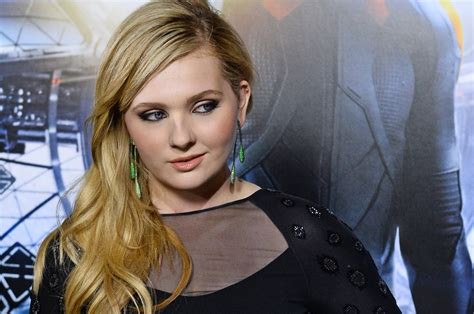 abigail breslin sexy pics|Abigail Breslin poses topless in racy Tyler Shield。